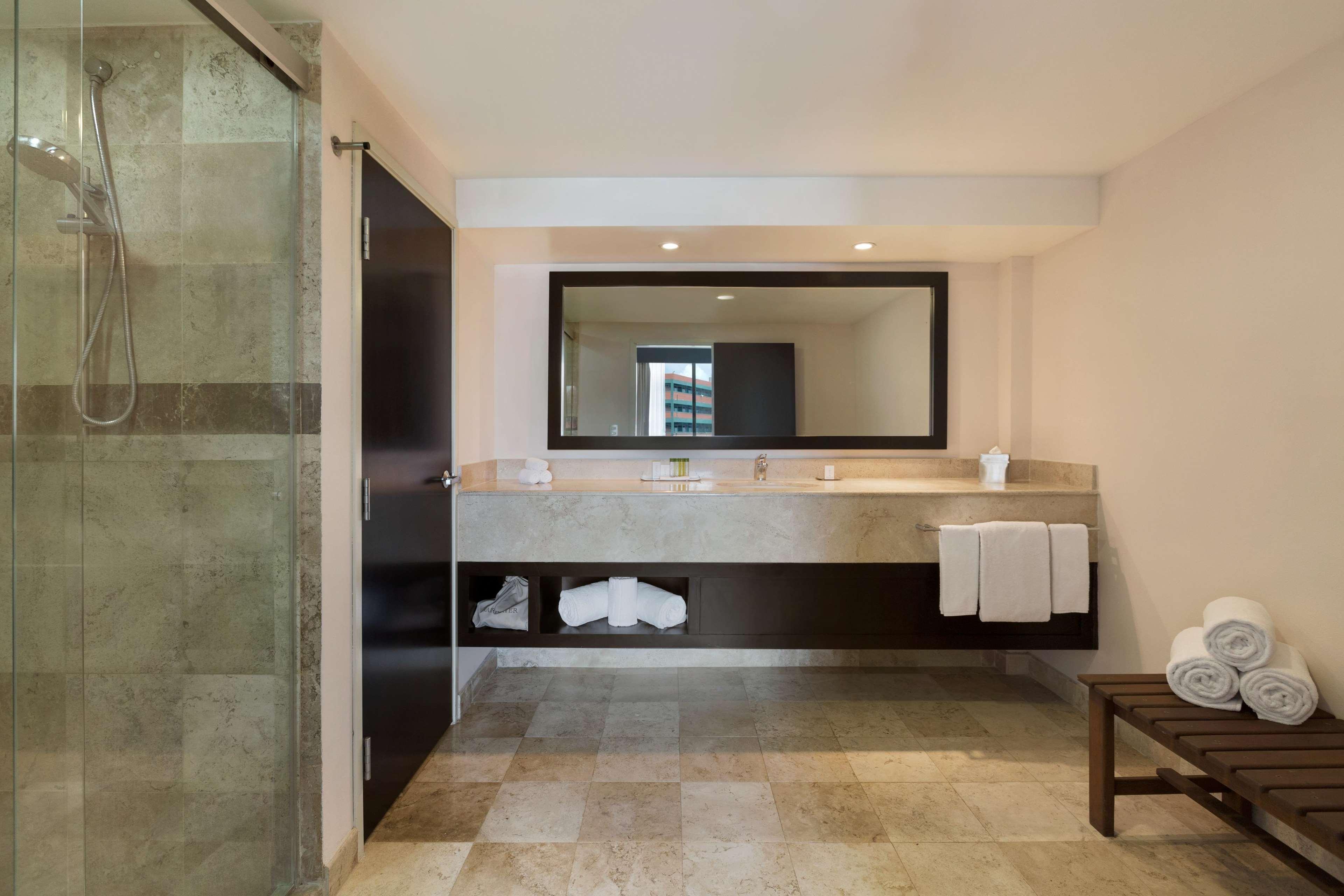 Doubletree By Hilton Queretaro Ξενοδοχείο Εξωτερικό φωτογραφία