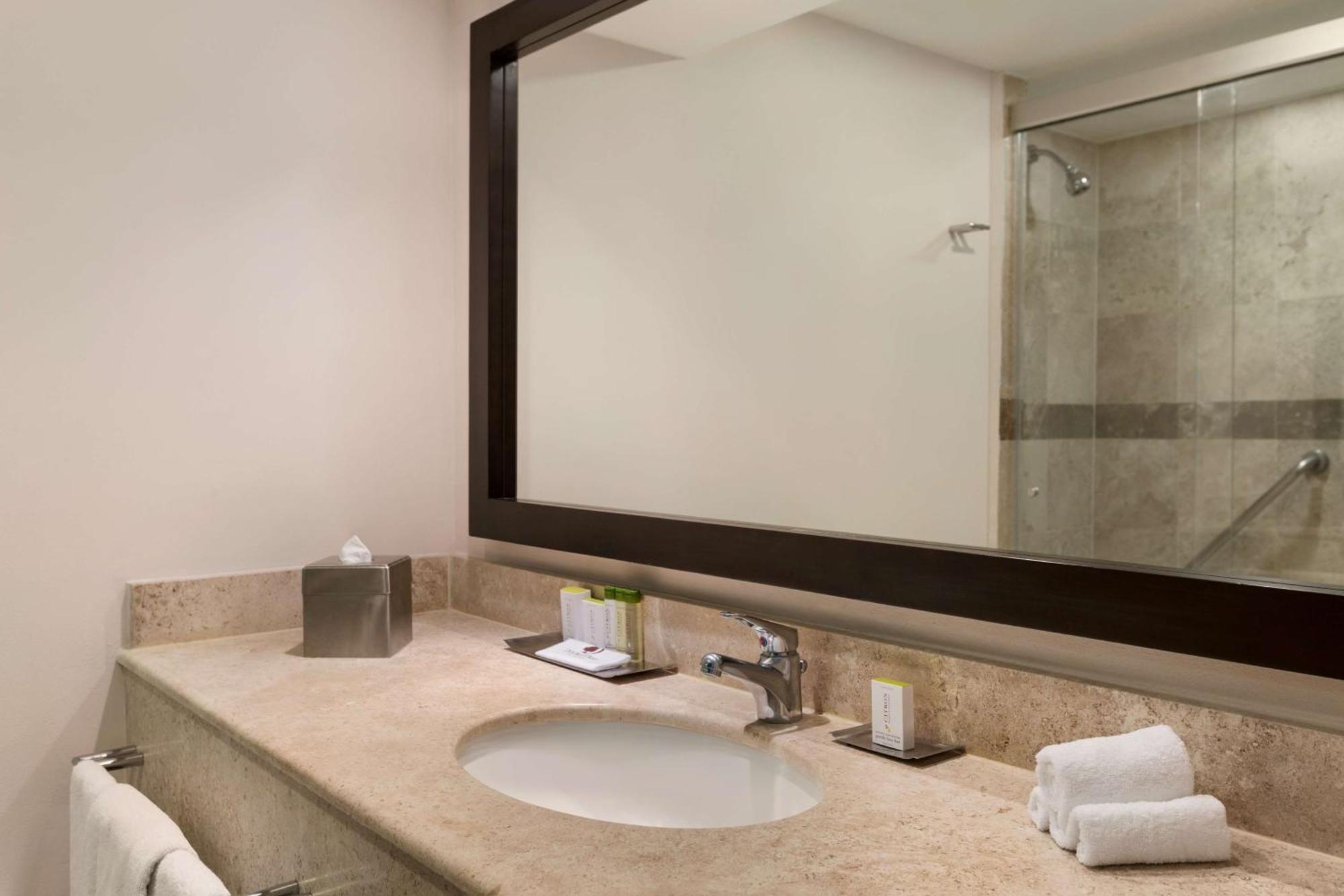 Doubletree By Hilton Queretaro Ξενοδοχείο Εξωτερικό φωτογραφία
