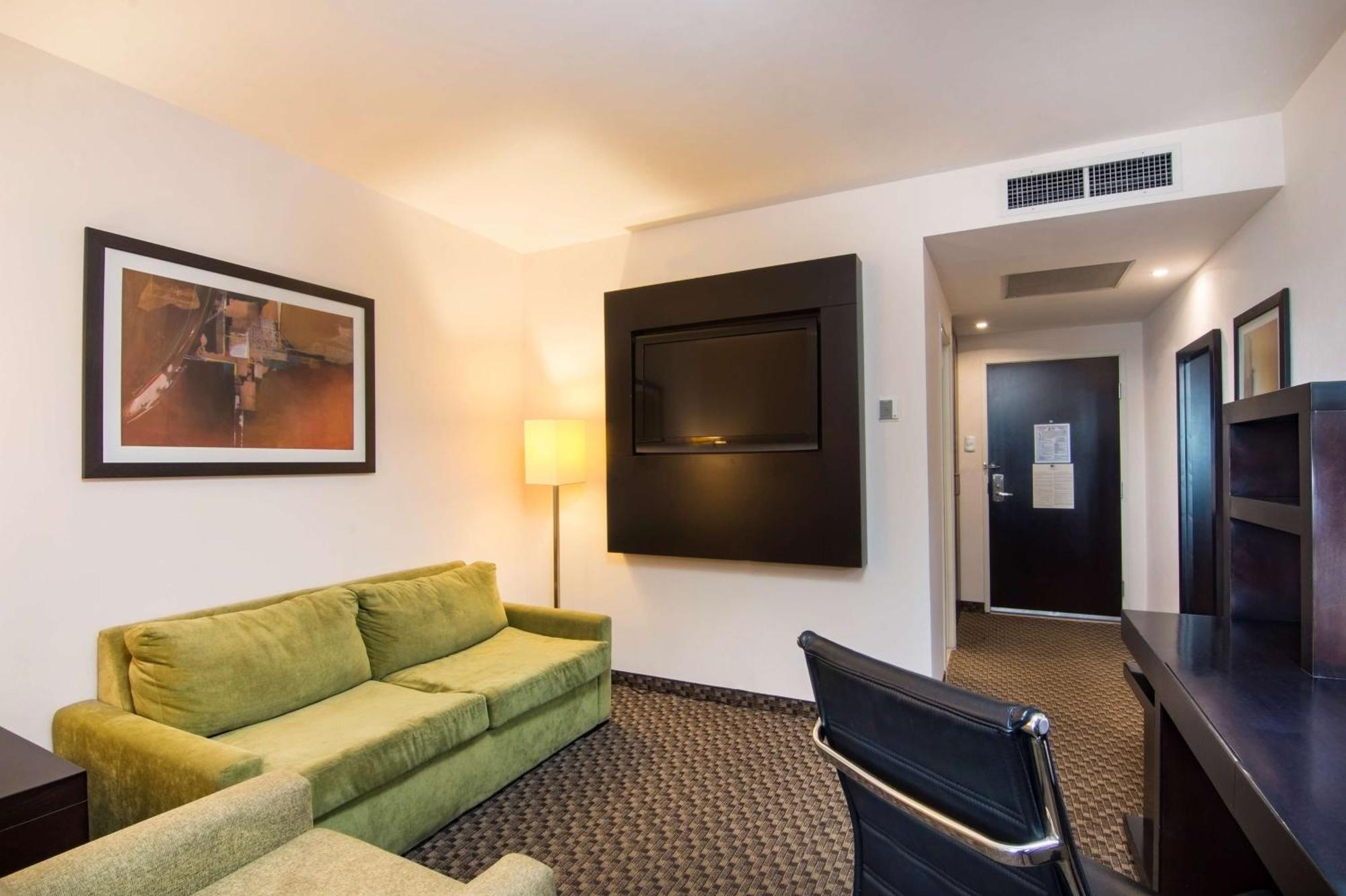 Doubletree By Hilton Queretaro Ξενοδοχείο Εξωτερικό φωτογραφία