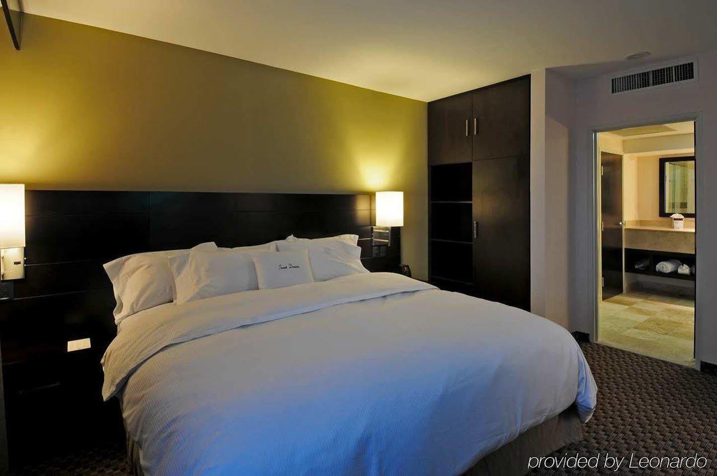 Doubletree By Hilton Queretaro Ξενοδοχείο Δωμάτιο φωτογραφία